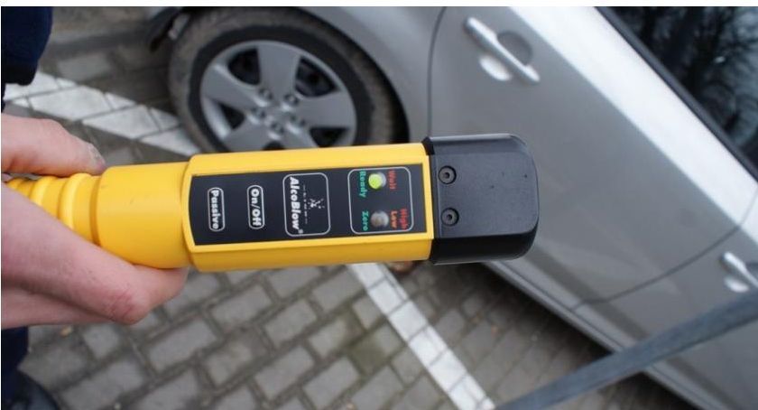 Pijany nastolatek za kierownicą Opla