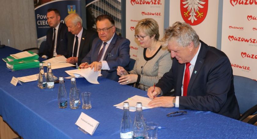 Samorządy z powiatu ciechanowskiego z dofinansowaniem na przebudowę dróg [zdjęcia]