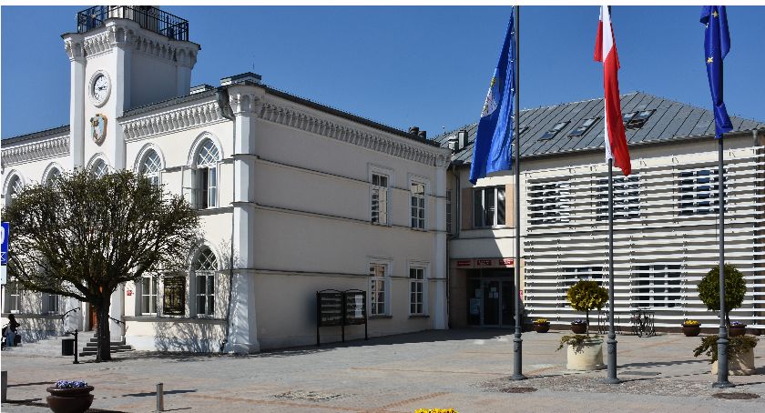 Czas pracy urzędników miejskich pod kontrolą