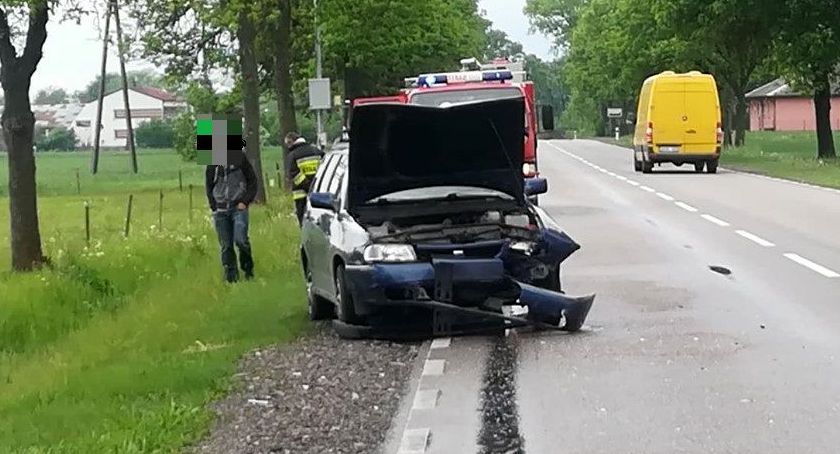 Kierował bez uprawnień, spowodował wypadek na krajówce [zdjęcia]