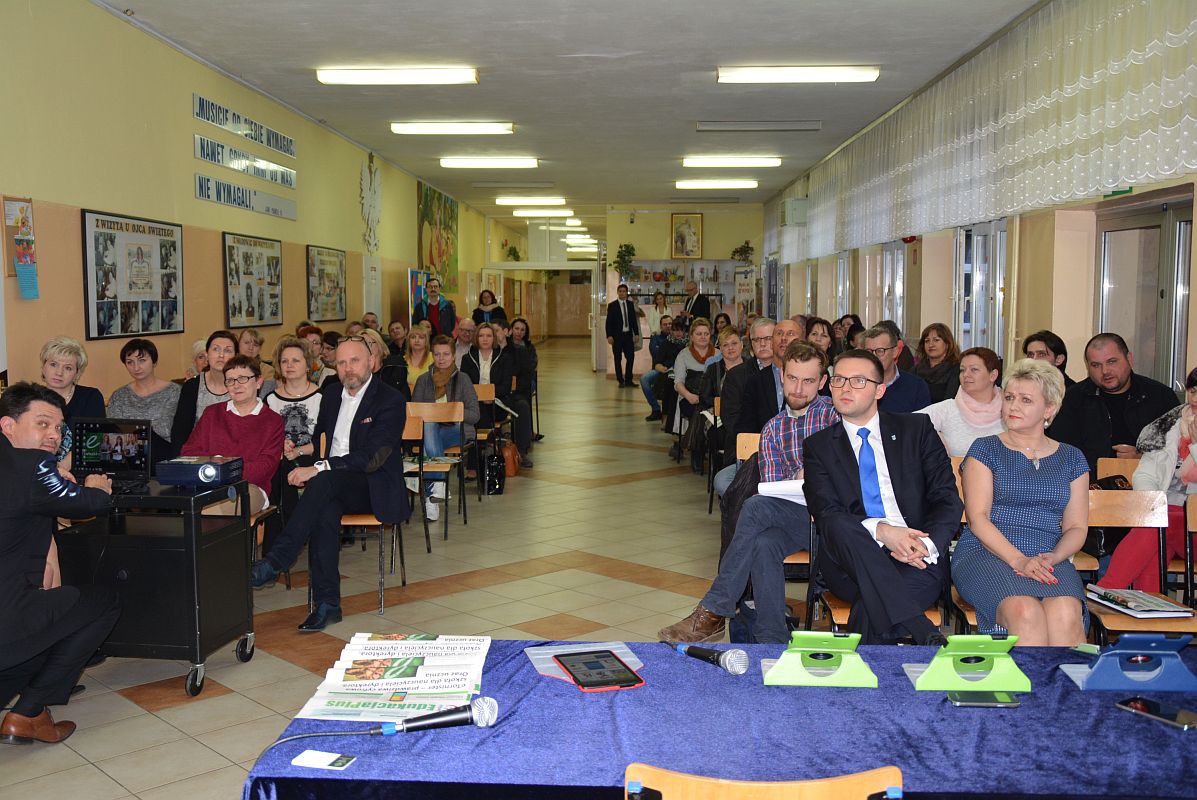 Rodzice zdecydowali: Uczniowie otrzymają tablety zamiast podręczników
