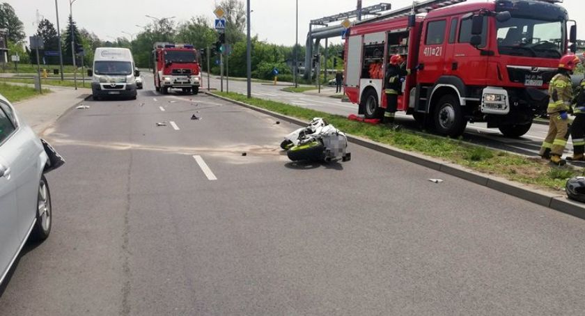 Motocyklista uderzył w Seata na pętli miejskiej. Ma do odbycia karę więzienia [zdjęcia]