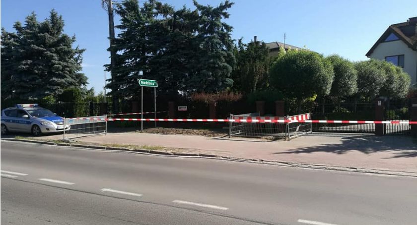 Groźne znalezisko przy rondzie w Ciechanowie [zdjęcia]