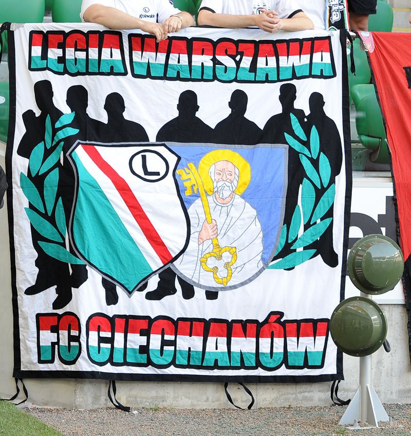 Mikołaje z Fan Clubu Legii Warszawa w domu dziecka
