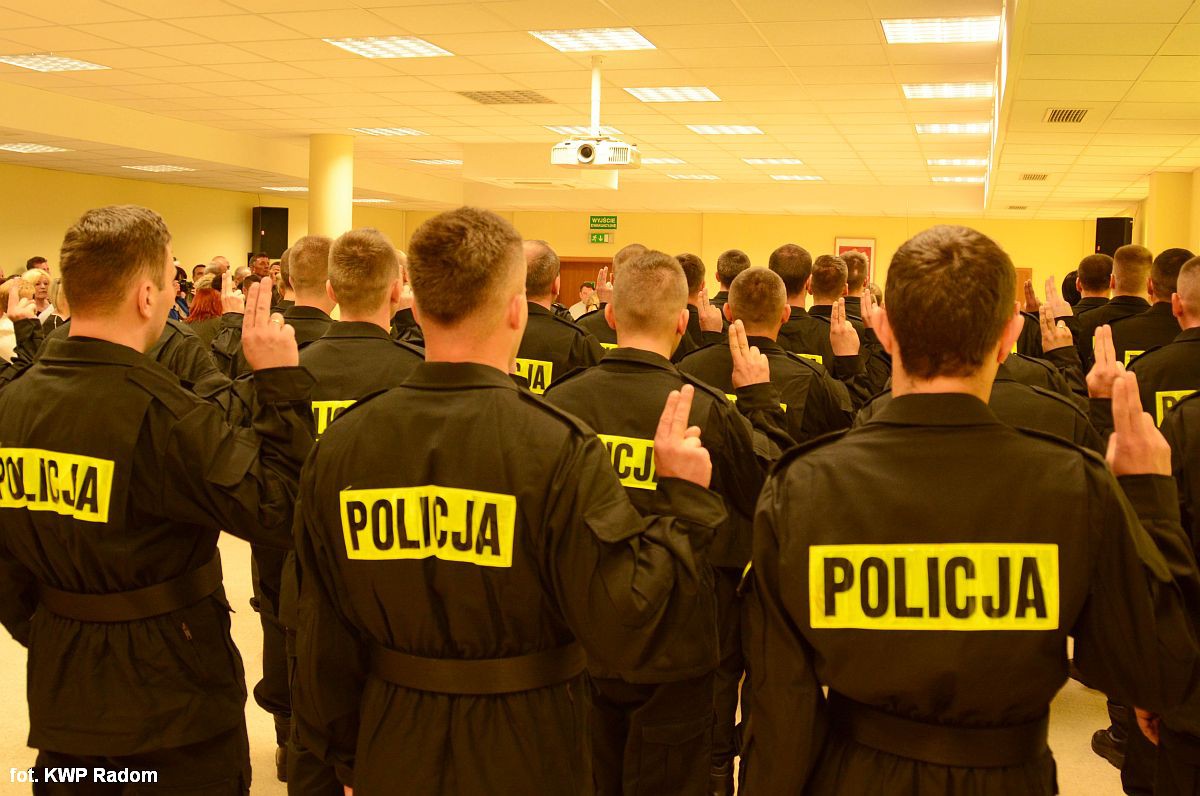 Nowo przyjęci policjanci złożyli ślubowanie (zdjęcia)