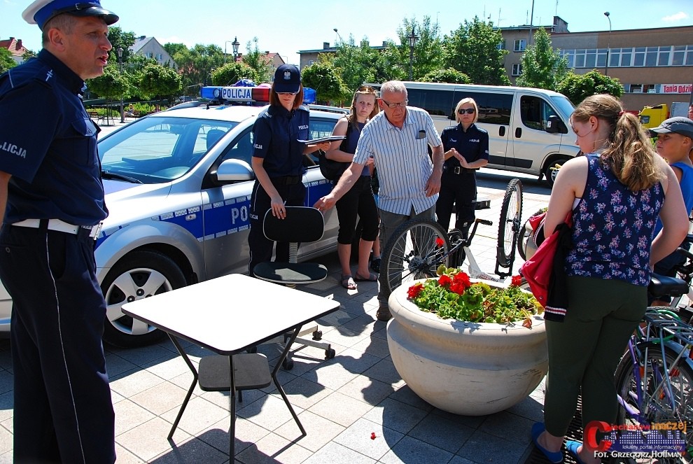 Policjanci z Ciechanowa zachęcają: oznakuj bezpłatnie swój rower