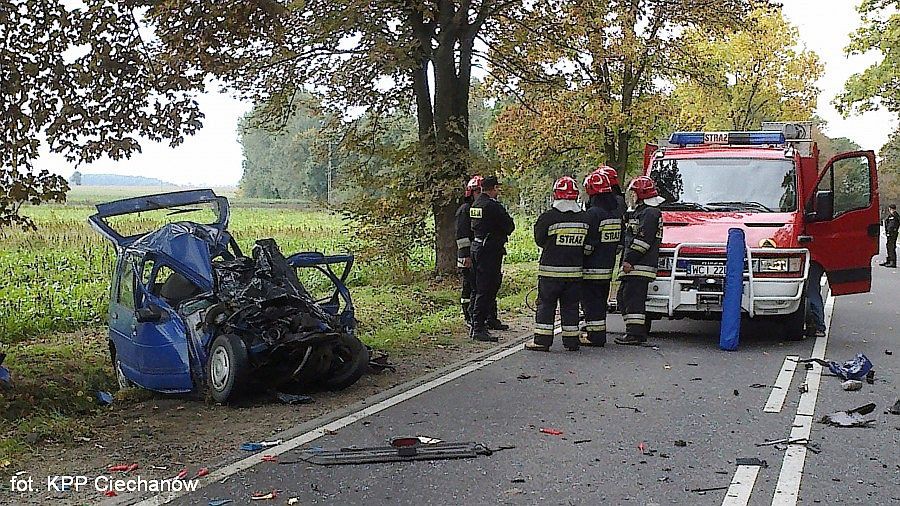 Tragiczny wypadek na drodze Ciechanów-Przasnysz: Nie żyje 22-latek (zdjęcia)