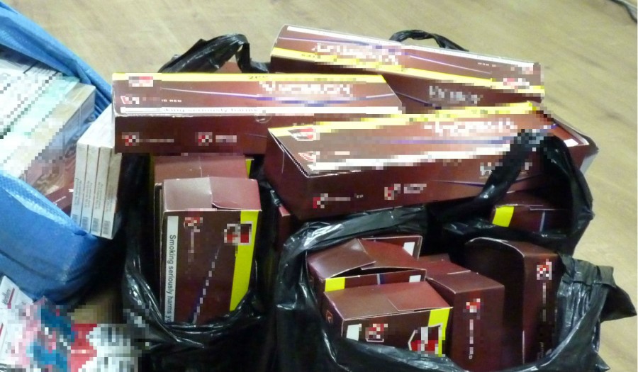 Przewoził ponad 12 tys. sztuk nielegalnych papierosów. Został zatrzymany