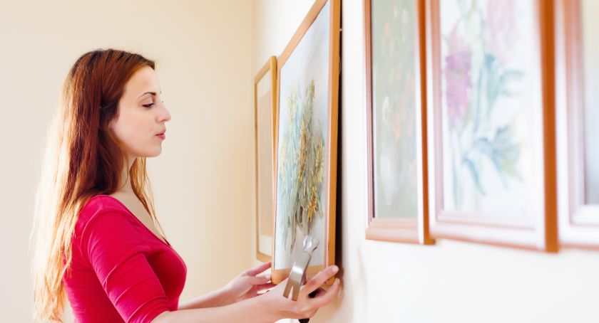 Marokańskie ornamenty, soczysta dżungla i skandynawska geometria. Jakie obrazy do salonu cieszą się największą popularnością w 2019 roku?