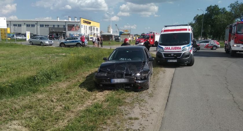 Toyota i Seat zderzyły się na skrzyżowaniu [zdjęcia]