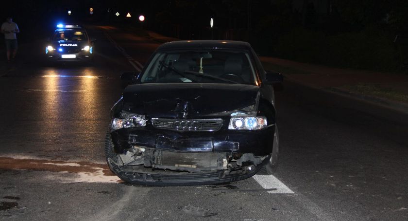 64-latek zawracał i nie ustąpił pierwszeństwa. Ford zderzył się z Audi