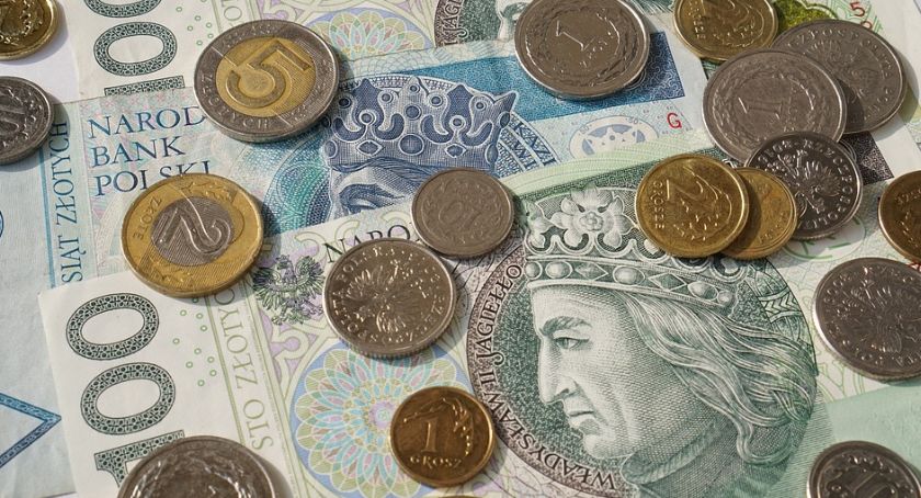 Bank czy listonosz? Seniorzy z naszego regionu są podzieleni