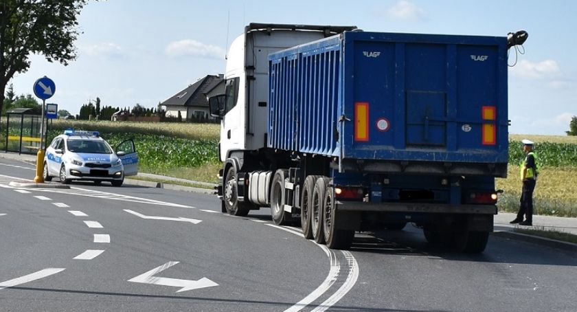 Piesza potrącona przez samochód ciężarowy