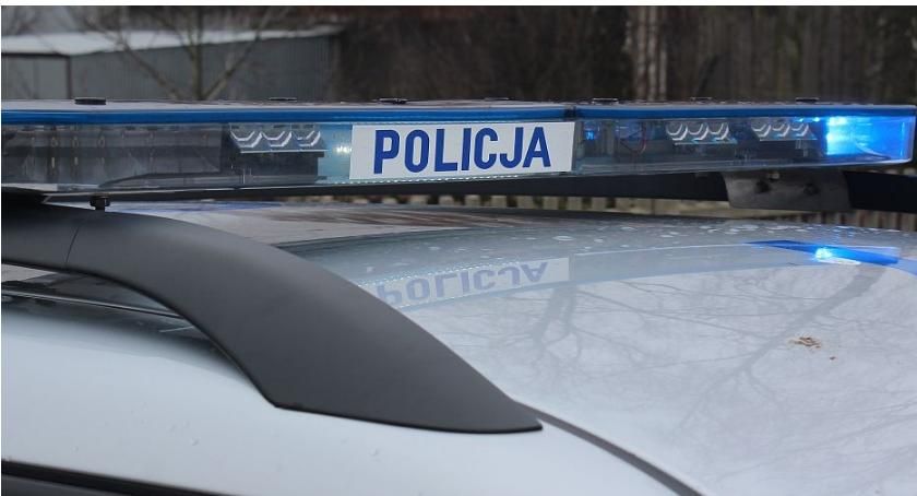 Naczepa ciężarówki uderzyła w samochód osobowy