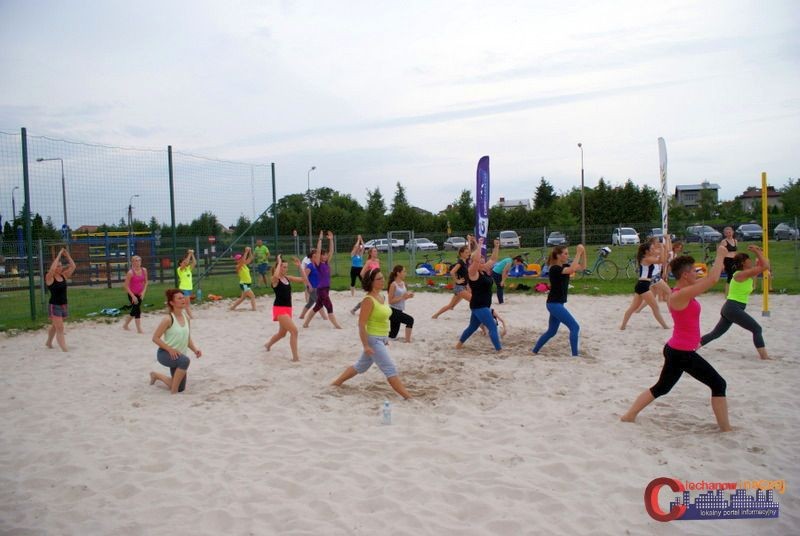 Ciechanowianie wzięli udział w zajęciach Fitness na Plaży (fotorelacja)
