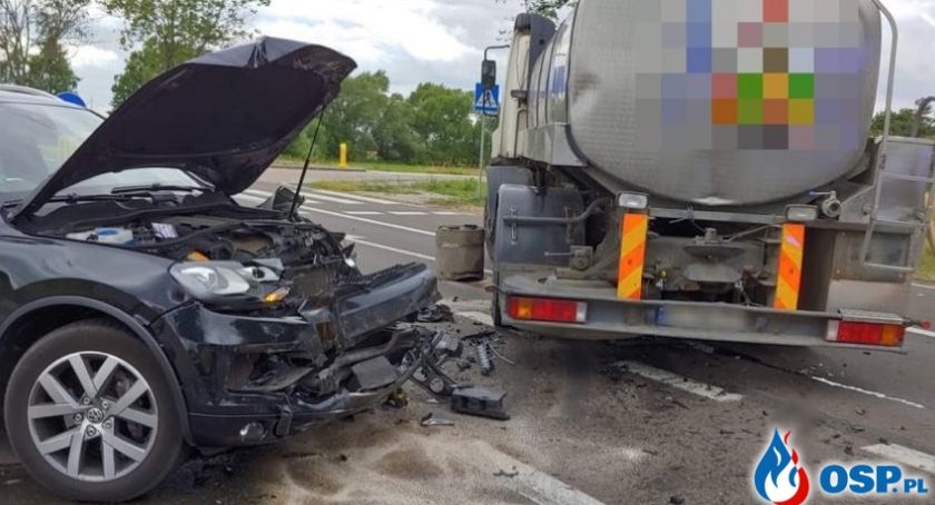 AKTUALIZACJA: Wypadek przy rondzie [zdjęcia]
