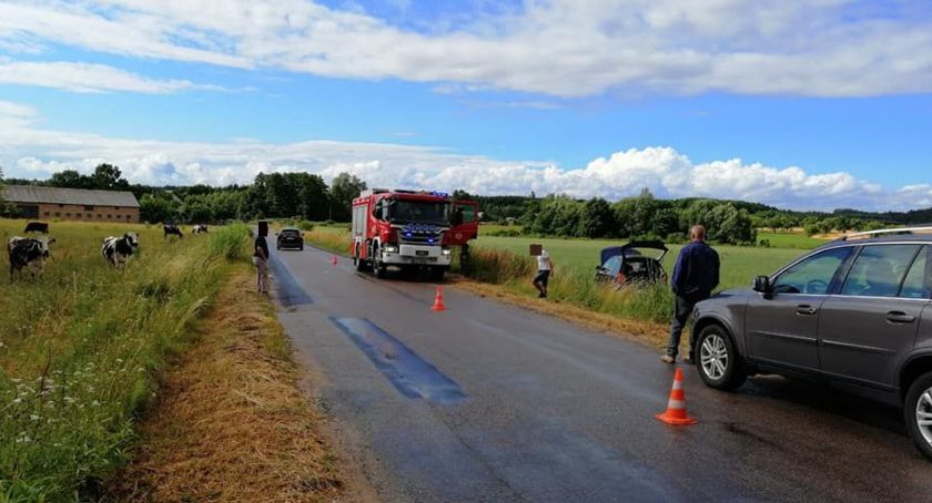Dachowanie VW w gminie Sońsk. Za kierownicą 25-latka [zdjęcia]