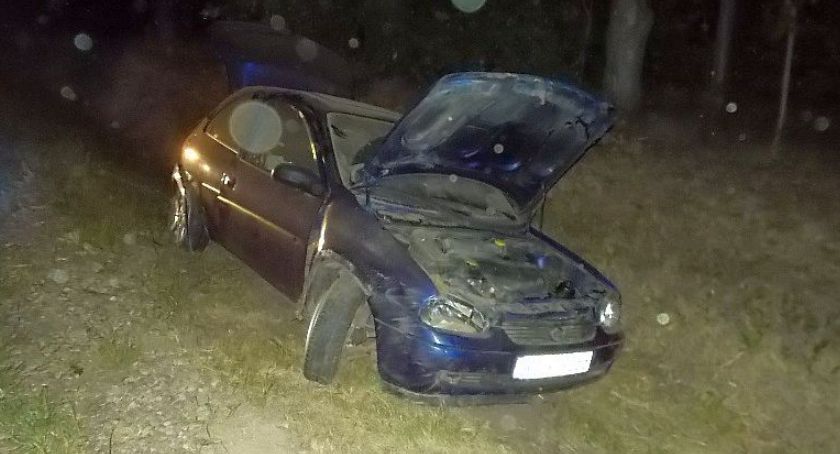 Gmina Regimin: Opel w rowie, kierowca kompletnie pijany