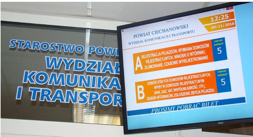 Kolejka do Wydziału Komunikacji i Transportu w Ciechanowie? Jej stan sprawdzisz z domu!