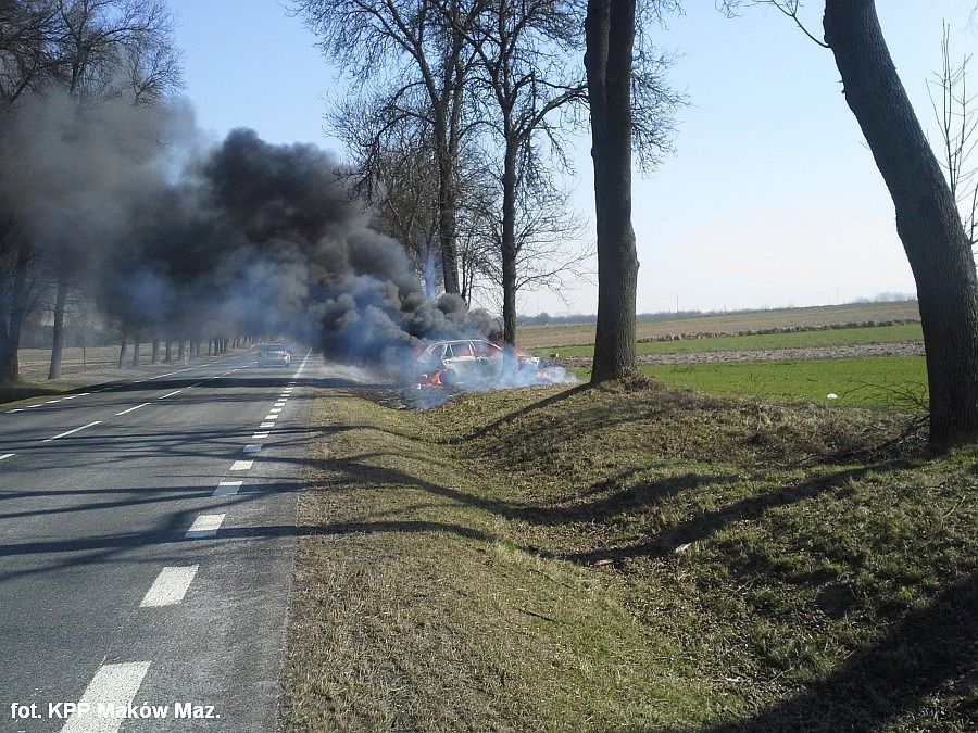 U sąsiadów: BMW zapaliło się podczas jazdy (zdjęcia)