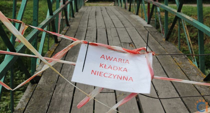 Kładka na Łydyni zamknięta. Remontu na razie nie będzie [zdjęcia]