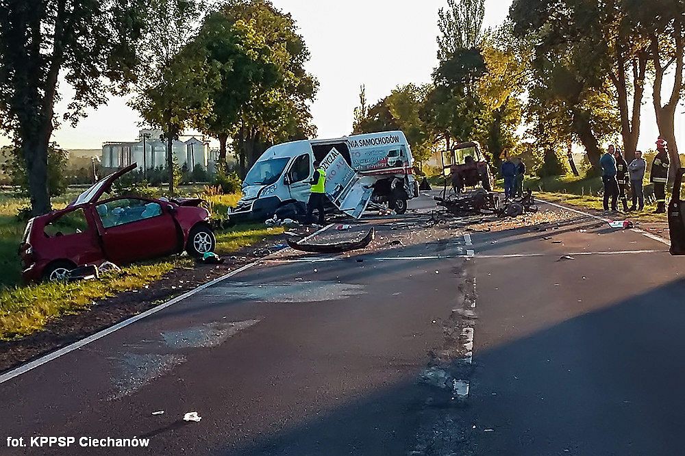 Tragiczny wypadek pod Ciechanowem. Zginęła jedna osoba (zdjęcia)