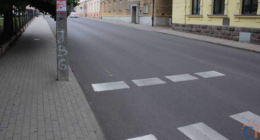 Wasze Info: Pieszy nie widzi samochodów, a kierowca pieszego [zdjęcia]