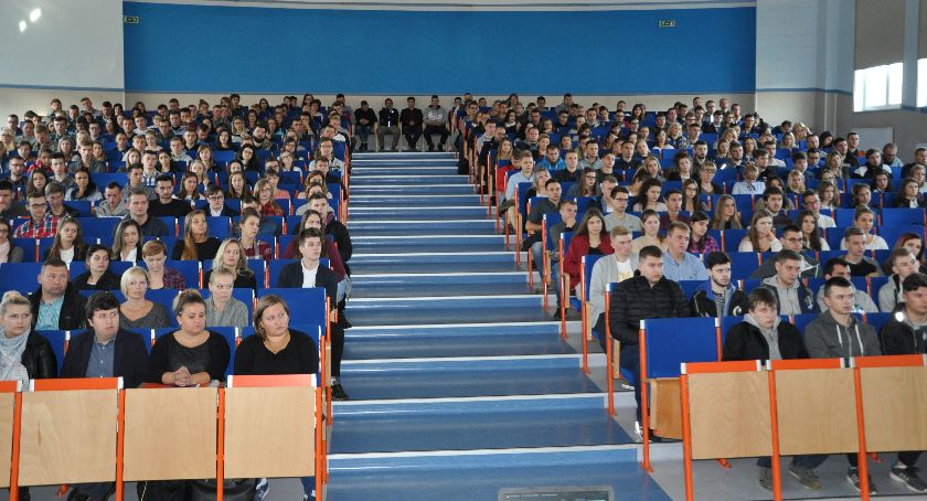 Rekrutacja w Państwowej Wyższej Szkole Zawodowej w Ciechanowie na półmetku