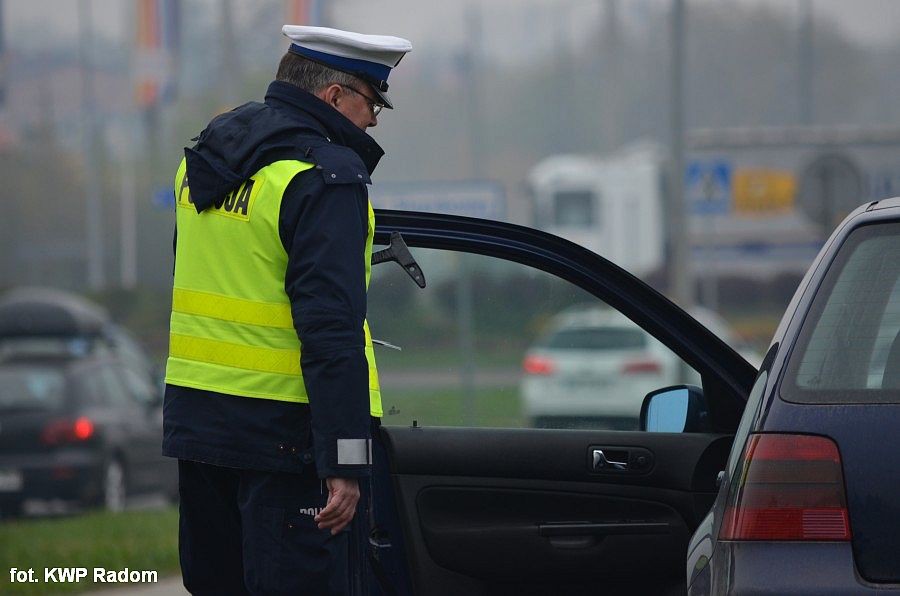 Kierowcy z Ciechanowa jeżdżą bez pasów. Jednego dnia ujawniono blisko 60 takich przypadków