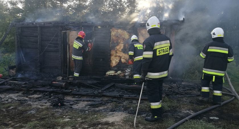 W gminie Ojrzeń spłonął domek letniskowy [zdjęcia]