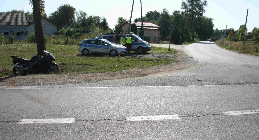 Dostawczak uderzył w motocyklistę
