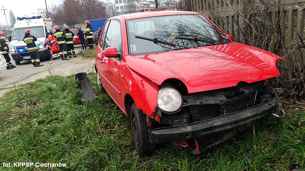Dwa samochody zderzyły się na skrzyżowaniu Niechodzkiej i Tysiąclecia (zdjęcia)