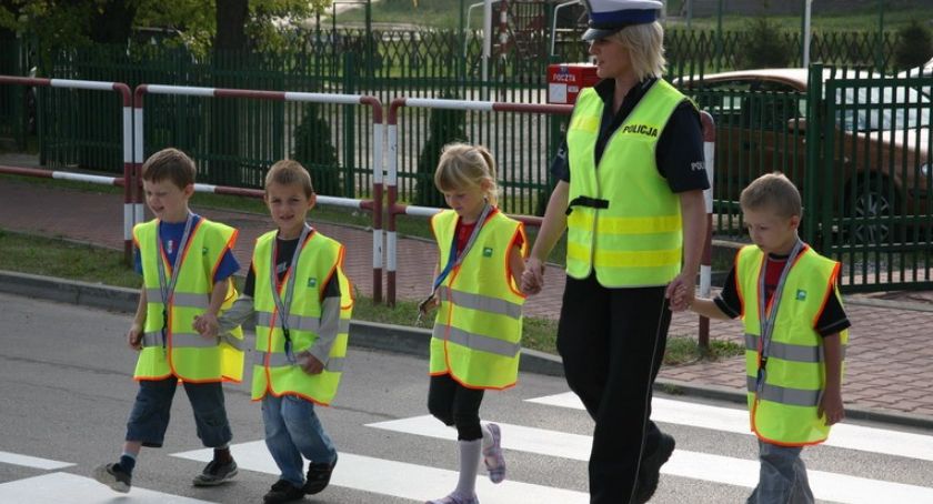 Policja ujawniła blisko 20 nieprawidłowości przy ciechanowskich szkołach