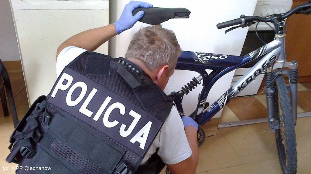 Policyjny nalot na mieszkanie przy Komunalnej