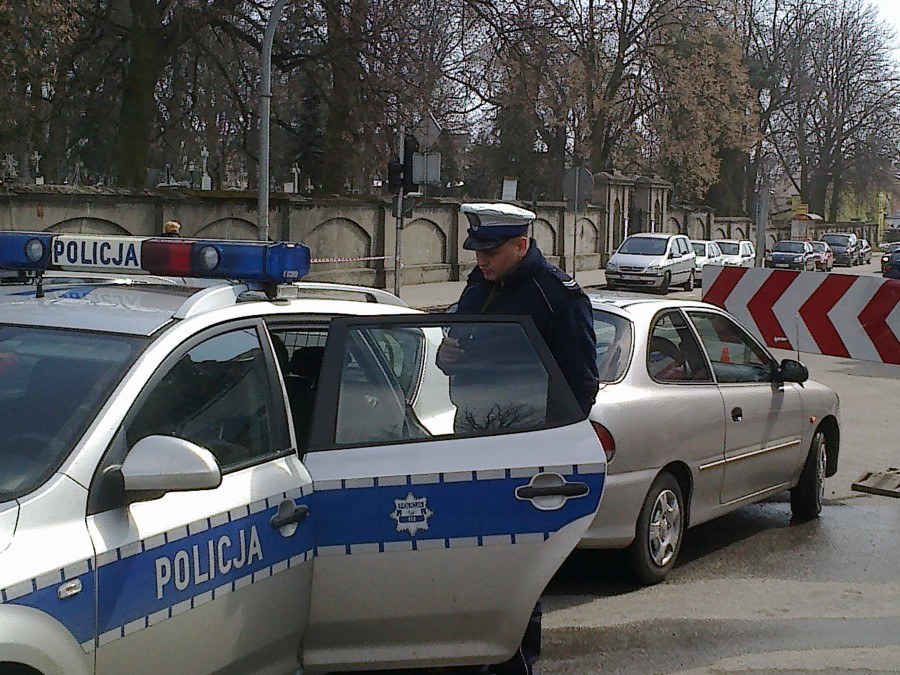 POTRĄCENIE NA PRZEJŚCIU DLA PIESZYCH