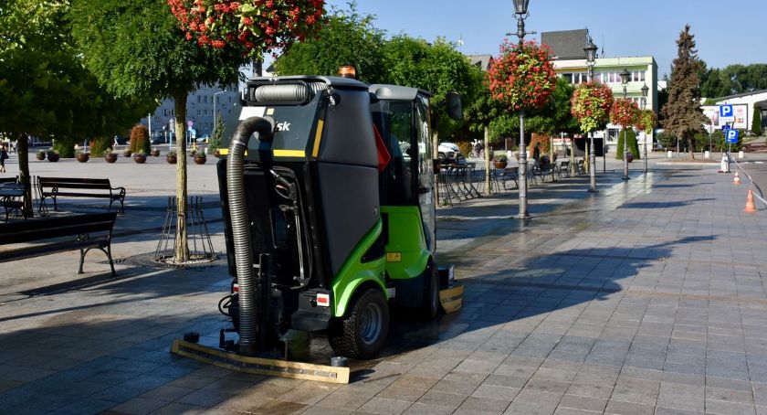 Ruszyło wielkie czyszczenie Placu Jana Pawła II. Kierowcy nie mogą korzystać z parkingów