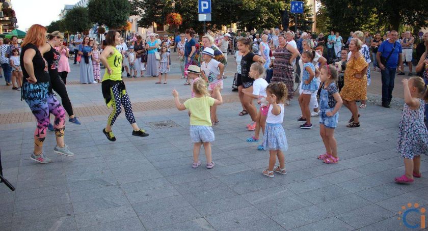 Wydarzenia na ul. Warszawskiej: Dziś potańcówka, jutro jarmark