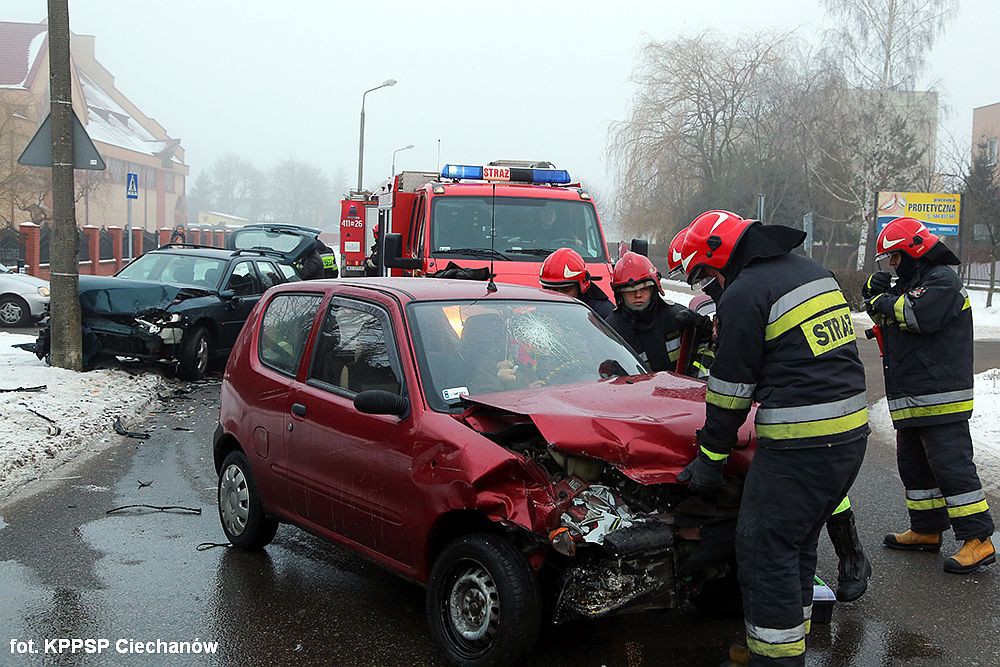 Nietrzeźwa ciechanowianka sprawcą wypadku na Batalionów Chłopskich (zdjęcia)