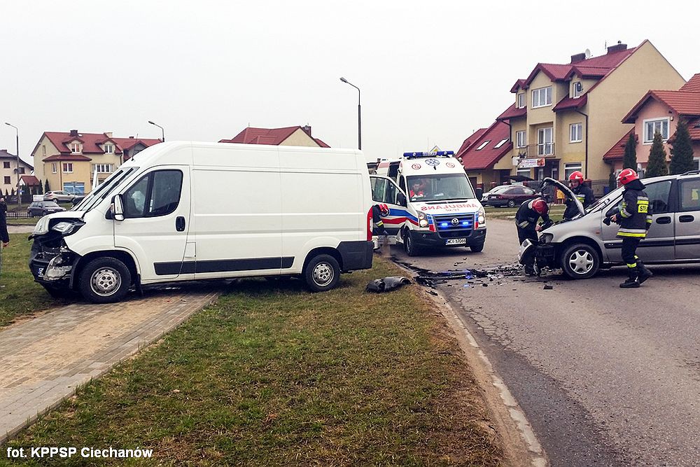 Zderzenie samochodów na Batalionów Chłopskich. Jeden z kierowców miał prawie 2,5 promila (zdjęcia)