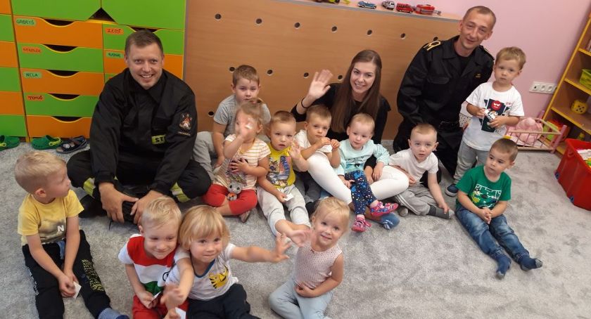 Ciechanowscy strażacy z wizytą u przedszkolaków [zdjęcia]