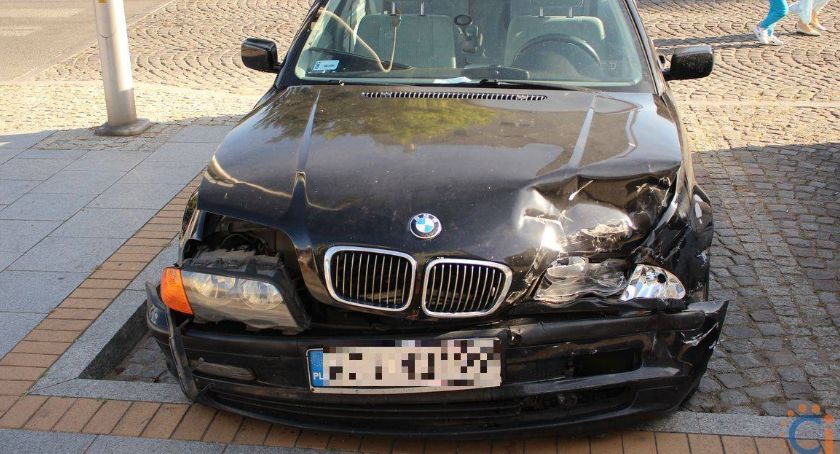 Zderzenie Opla z BMW w centrum Ciechanowa - ustalenia policji