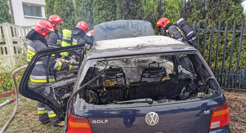 Pożar przy zakładzie pogrzebowym w Ciechanowie. Spłonął samochód [zdjęcia]