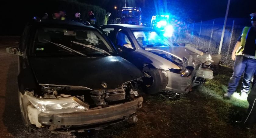 Groźny wypadek niedaleko Ciechanowa. Dwie młode osoby ranne [zdjęcia]