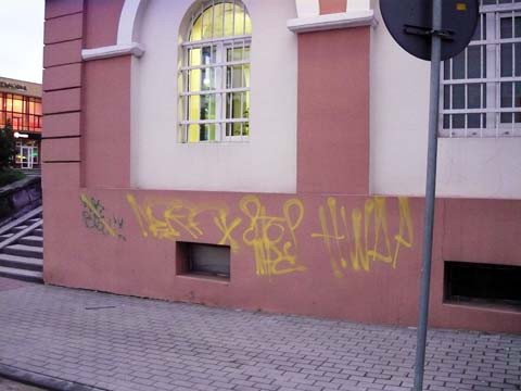 Wandale niszczą miasto.
