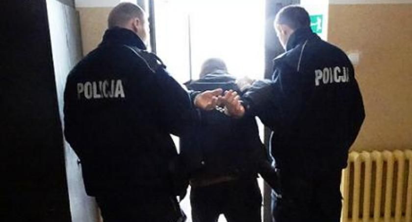 Okradał samochody i handlował narkotykami. 22-latek w rękach ciechanowskiej policji