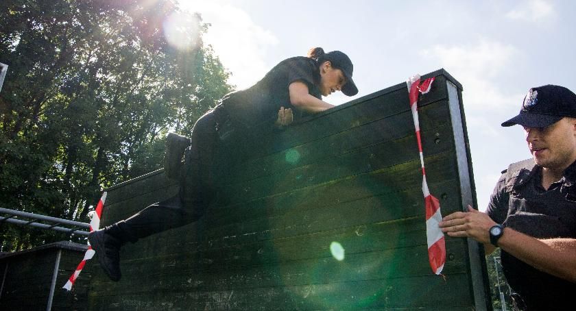 Spróbuj swoich sił na torze przeszkód. Ciechanowska policja organizuje Dzień Otwarty
