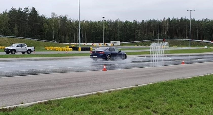 Młodzi kierowcy z Ciechanowa mogą wziąć udział w bezpłatnym szkoleniu