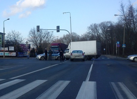 Nie zauważył i wjechał w radiowóz !