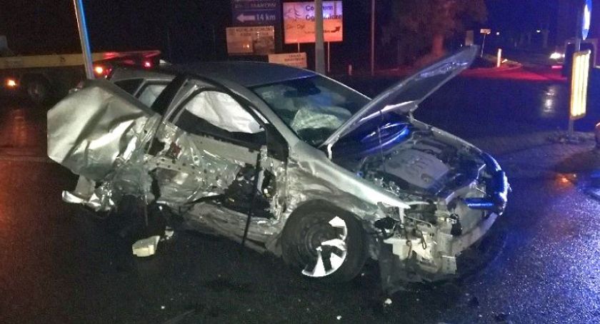 Uciekał przed policją przez ... rzekę. Wcześniej spowodował groźną kolizję