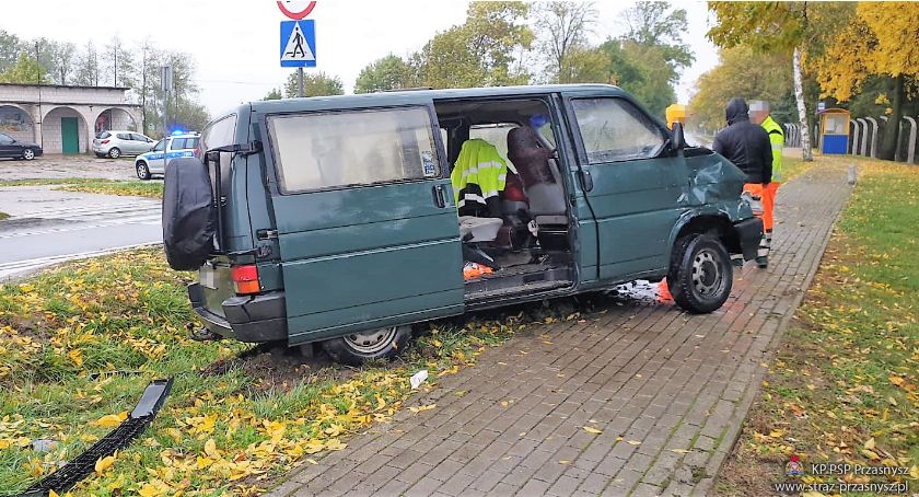 Groźny wypadek na skrzyżowaniu pod Ciechanowem [zdjęcia]